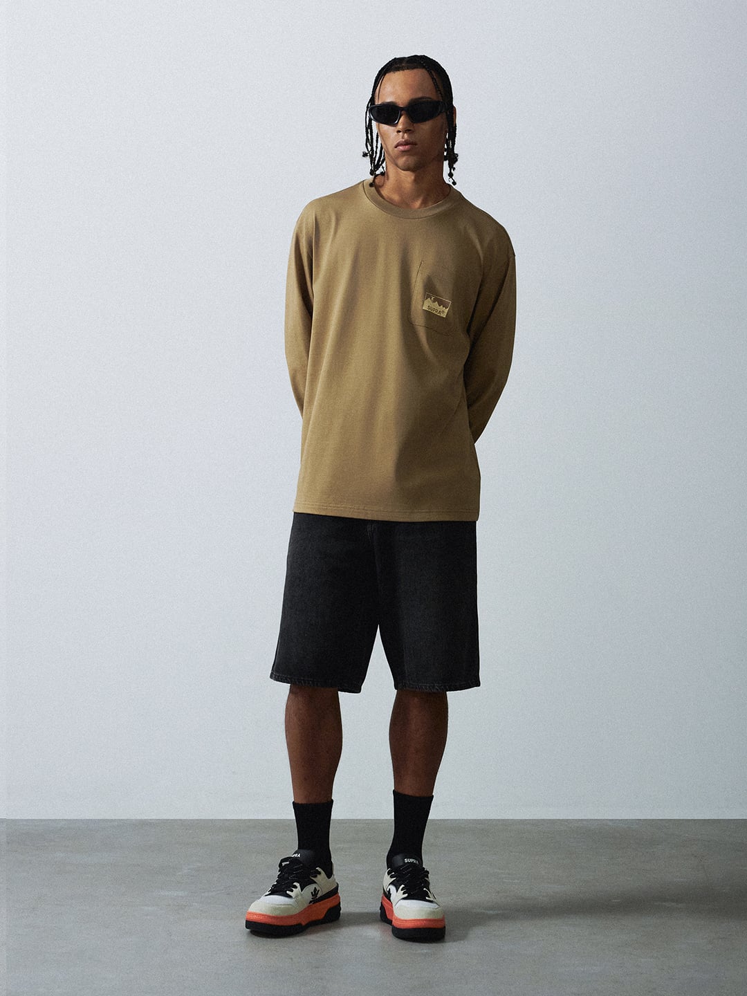 Basic one-pocket long-sleeved T-shirt