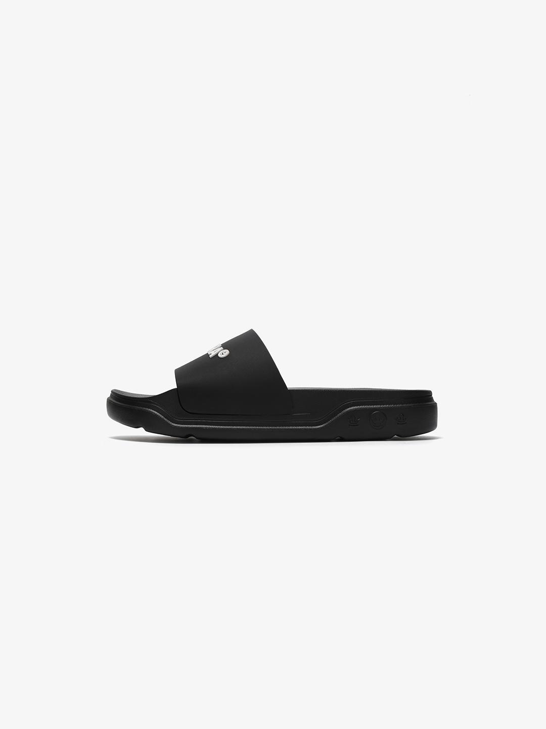 ESSENTIAL SLIDE (Black)